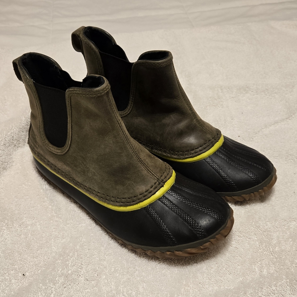 Sorel Black and Tan Ankle Rain Boots